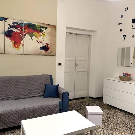 Ridi Che Ti Passa In Vico Del Fieno Leilighet Genova Eksteriør bilde