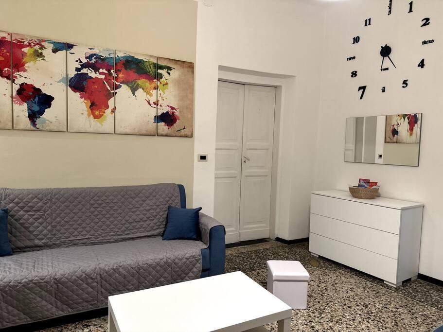 Ridi Che Ti Passa In Vico Del Fieno Leilighet Genova Eksteriør bilde